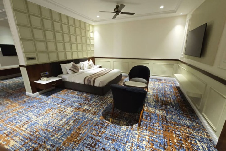 Room 10 of 38