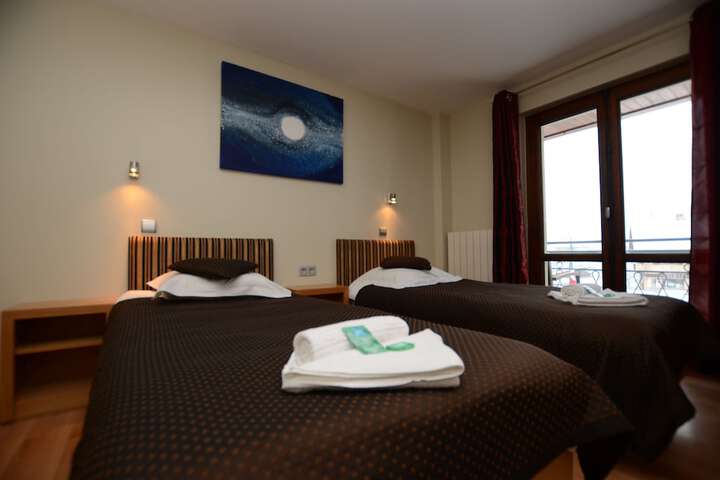 Room 2 of 83