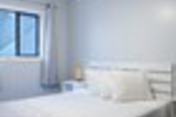 Room 32 of 147