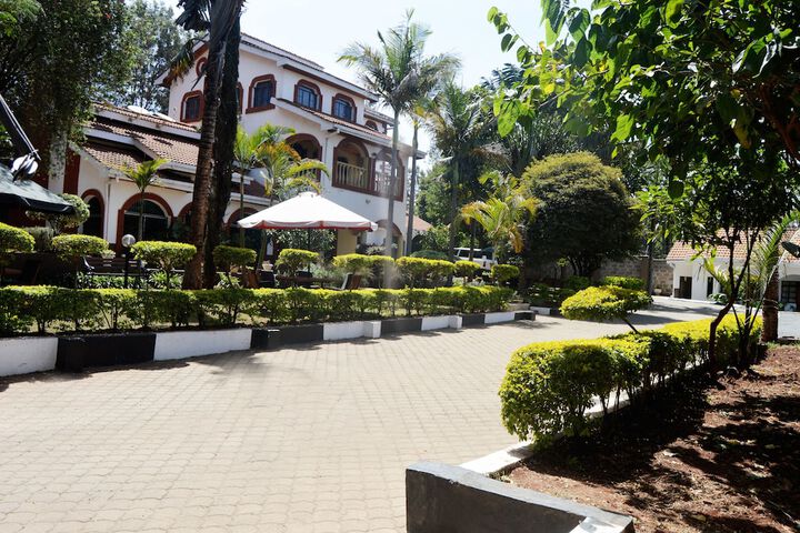 Karen Bomas Inn