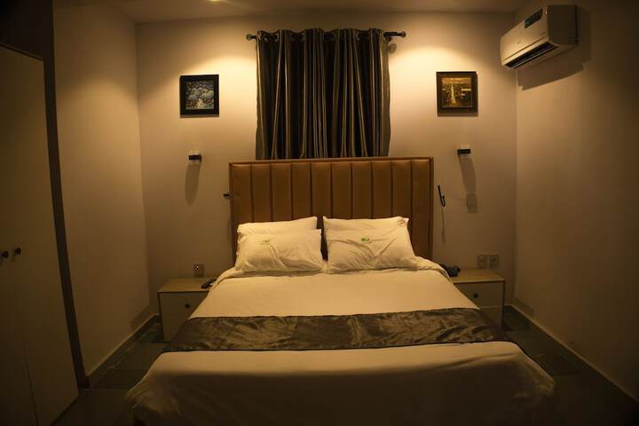 Room 5 of 11