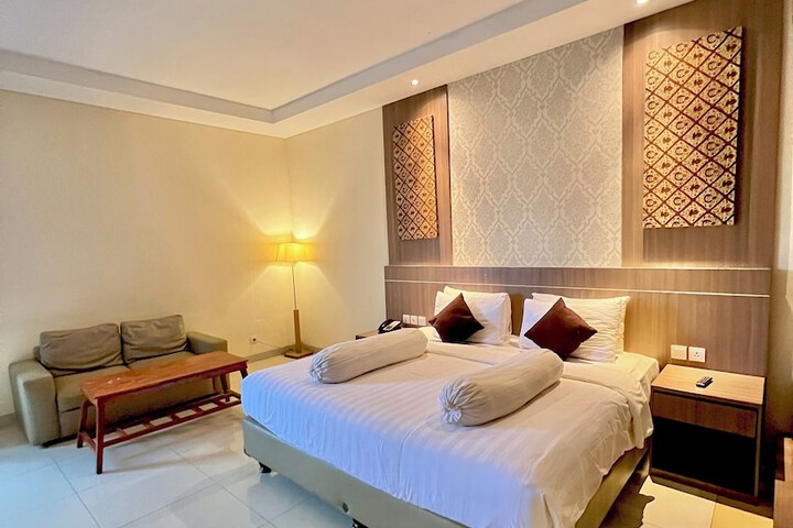 Room 9 of 33