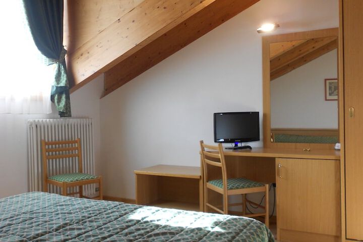 Room 8 of 51