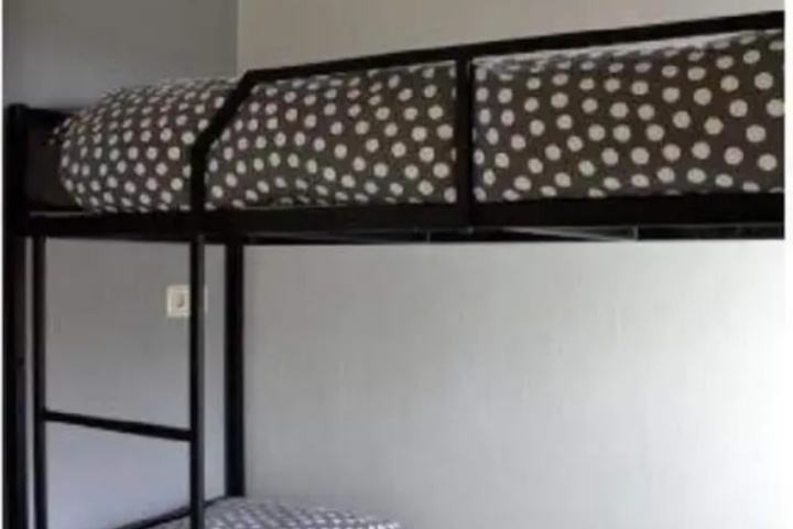 Room 6 of 8