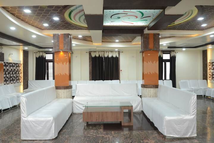 Ballroom/Hall 36 of 41