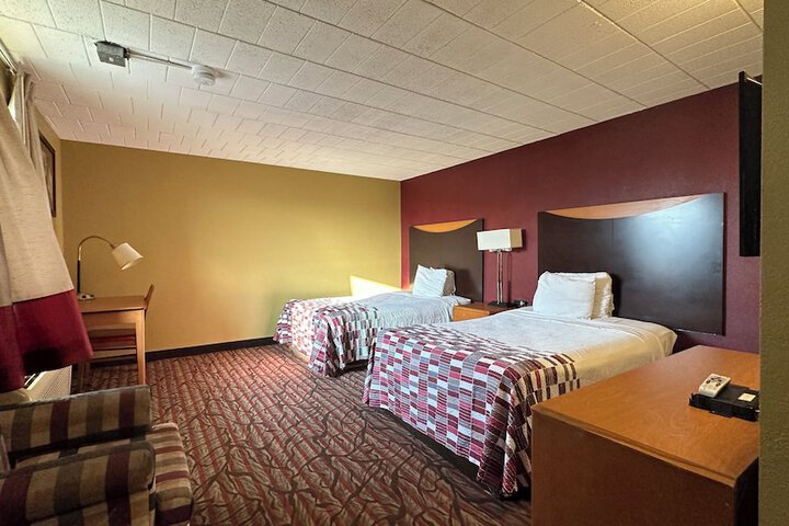Standard Room, King or Two Doubles (2 of 2)