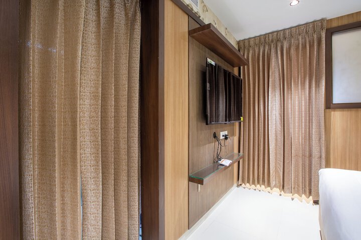 Room 11 of 50