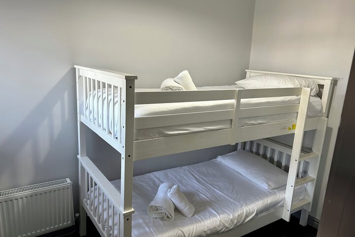 Room 8 of 142