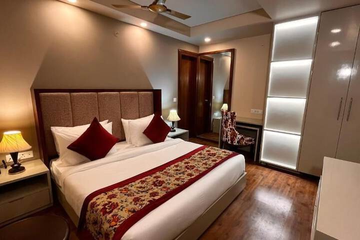Room 6 of 19