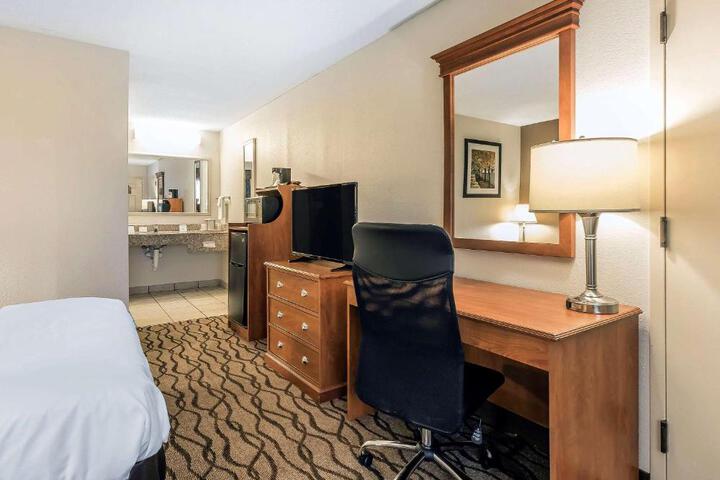Standard Queen Bed Accessible (1 of 14)