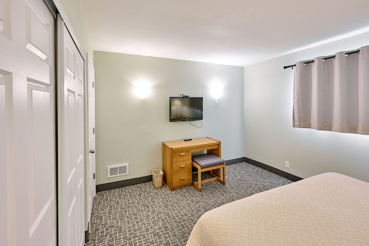 Room 13 of 198
