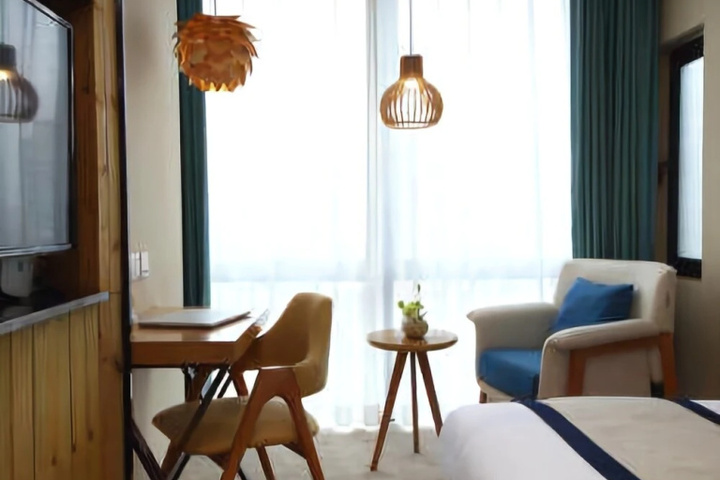 Room 4 of 10
