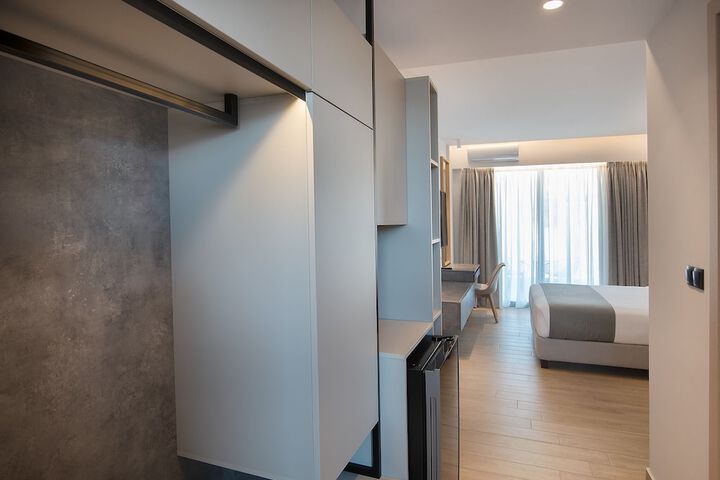 Room 12 of 106