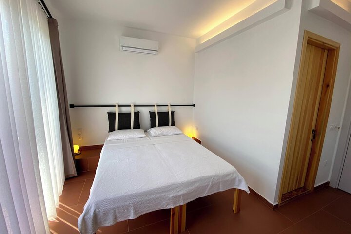 Room 3 of 83