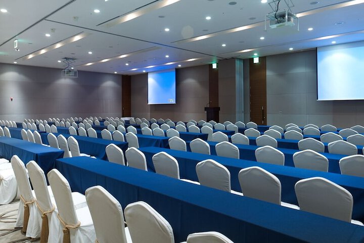 Ballroom/Hall 42 of 55