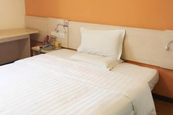 Room 6 of 7