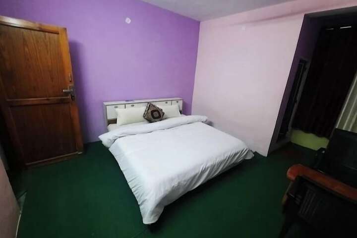 Room 2 of 10