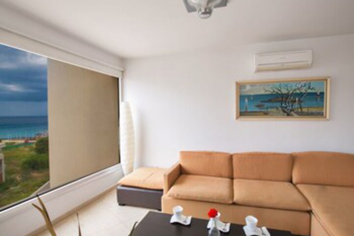 Room 14 of 26