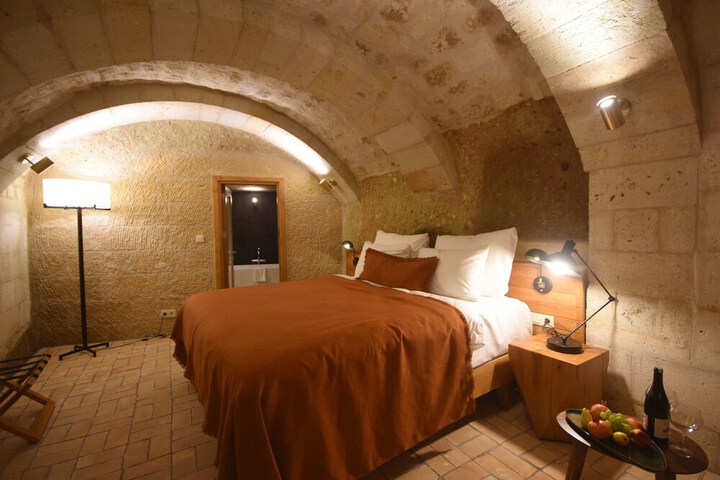 Room 6 of 153