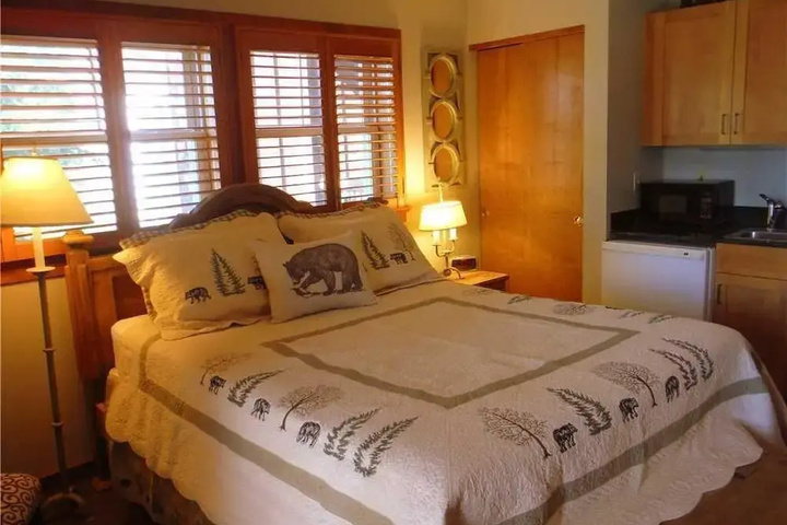 Room 2 of 8