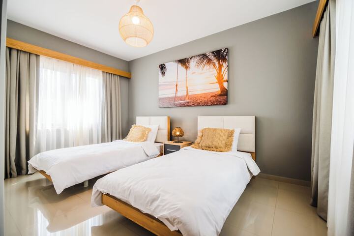 Room 16 of 196