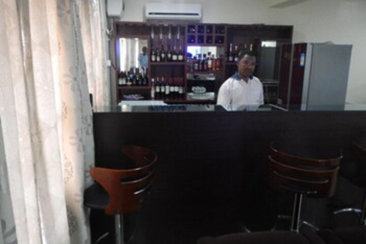 Lounge 5 of 34