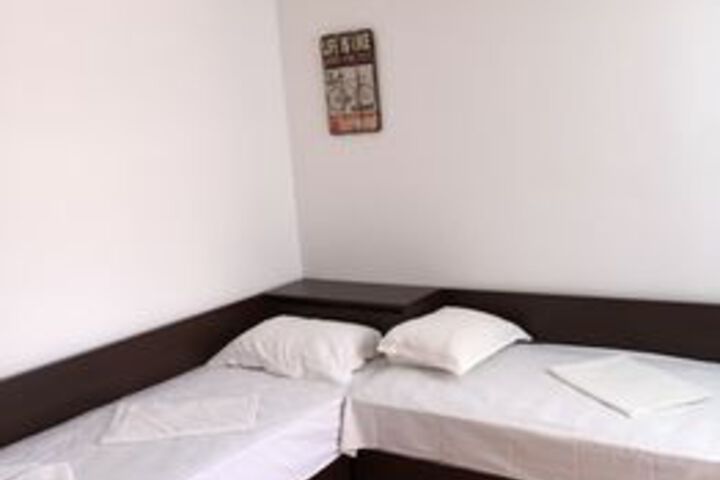 Room 15 of 36