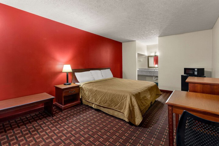 1 King Bed (11 of 17)