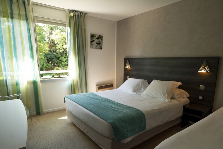 Room 3 of 77