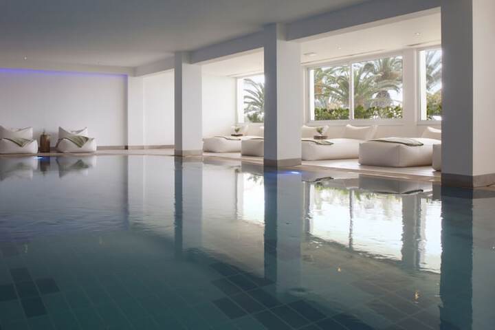 Pool Hotel