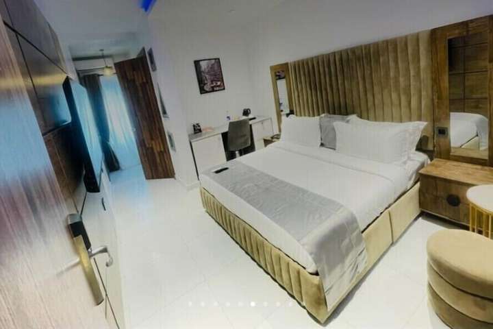 Room 33 of 89
