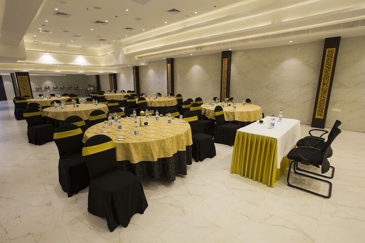 Ballroom/Hall 48 of 58