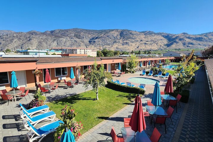 Hotel Exterior 97 of 104