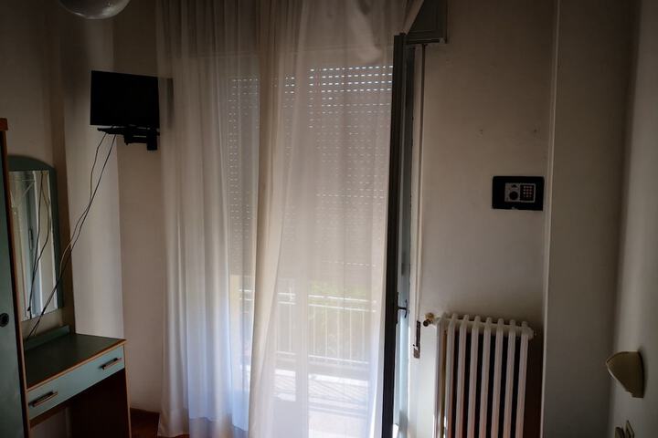 Room 8 of 24