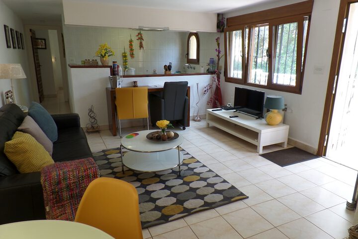 Room 2 of 66