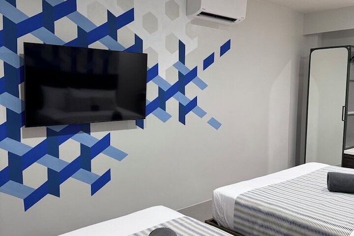 Room 7 of 11