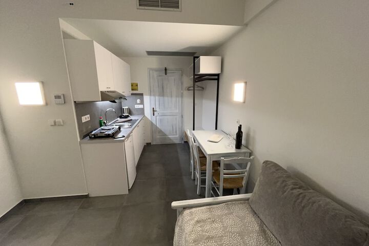 Room 34 of 172