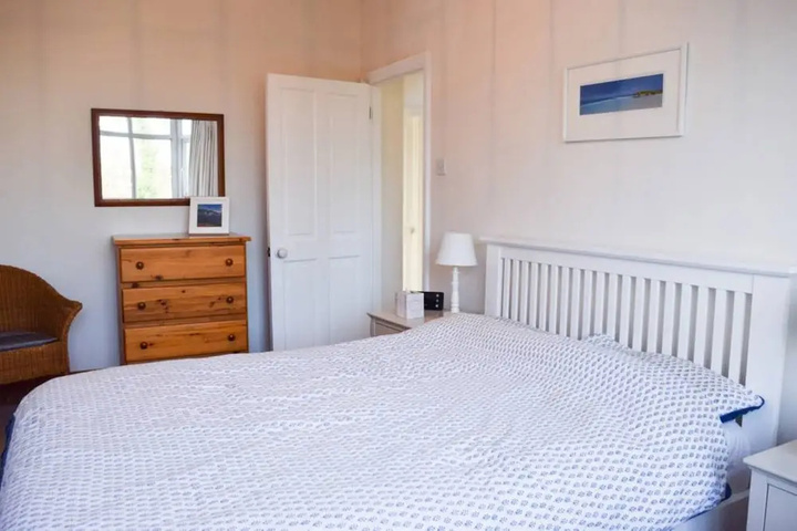 Room 4 of 15