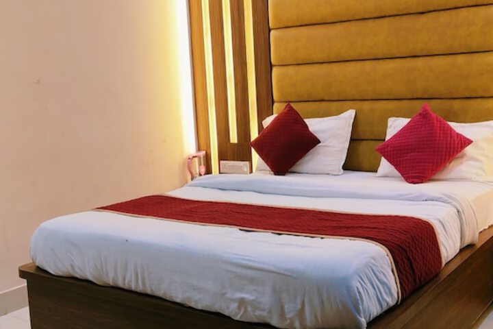 Room 4 of 18