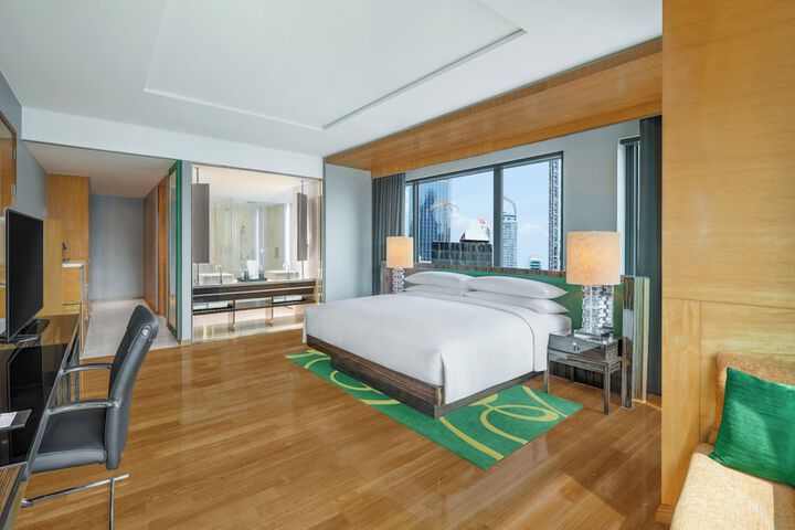 Room 34 of 122
