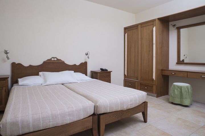 Room 28 of 154