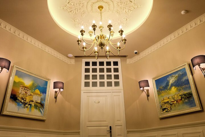 Ballroom/Hall 28 of 34
