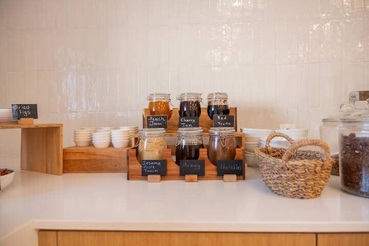 Breakfast/Coffee Service 112 of 140