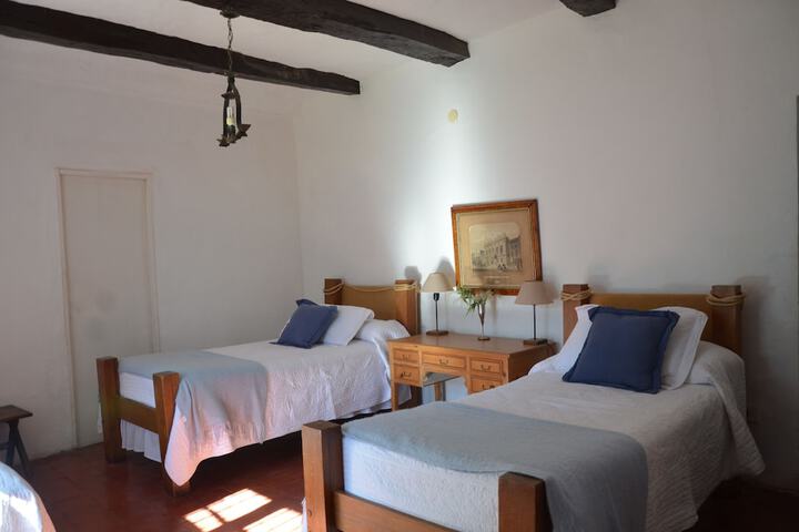 Room 4 of 25