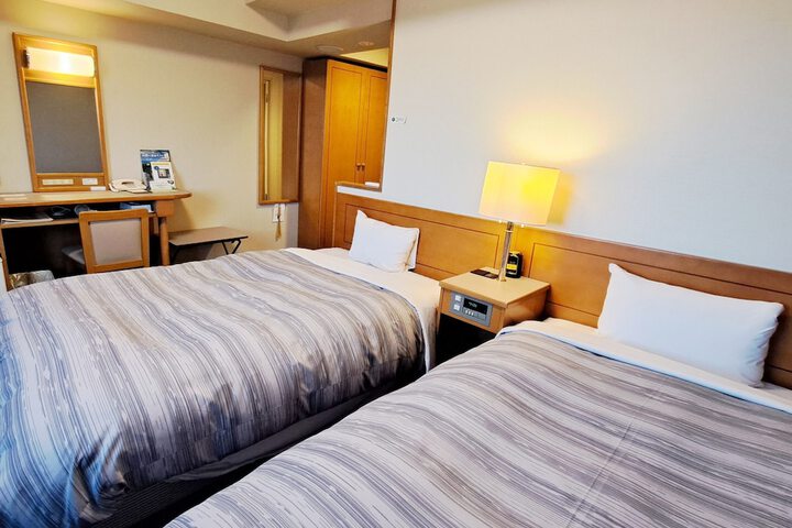 Room 9 of 27