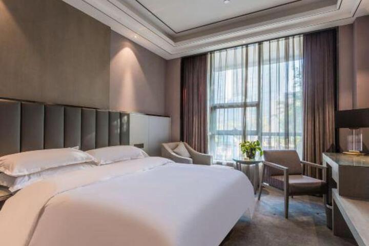 Longxin Hotel (Building A)