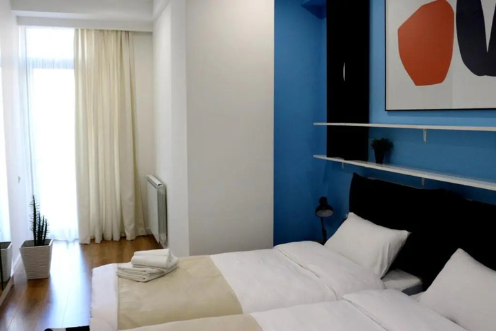 Room 2 of 10