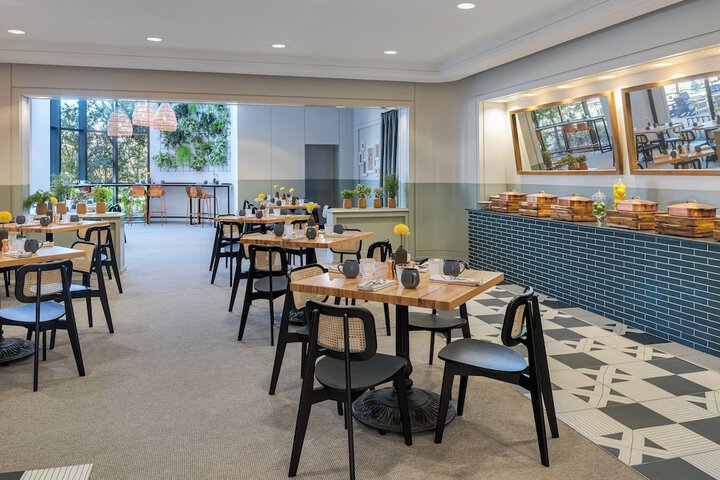 Breakfast/Coffee Service 99 of 143