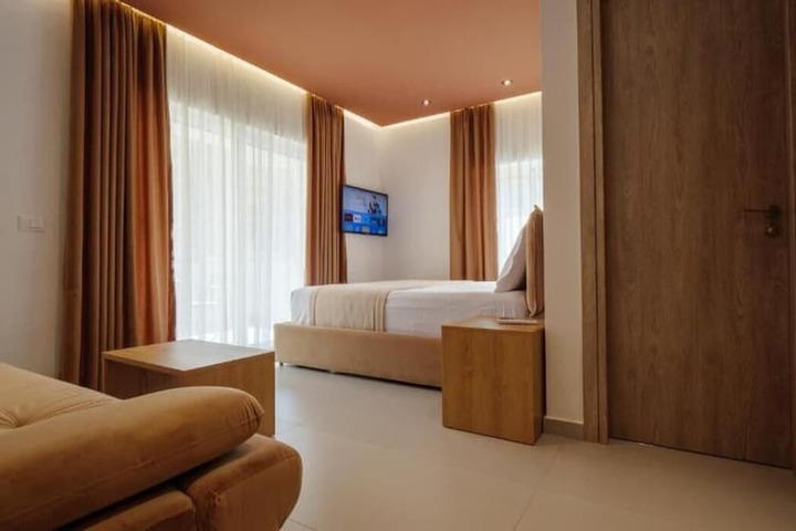 Room 9 of 43