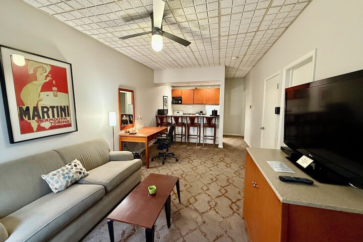 Room 9 of 12
